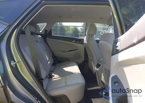 2017 Hyundai Tucson Sport z USA, uszkodzony, nr VIN KM8J3CA29HU384387